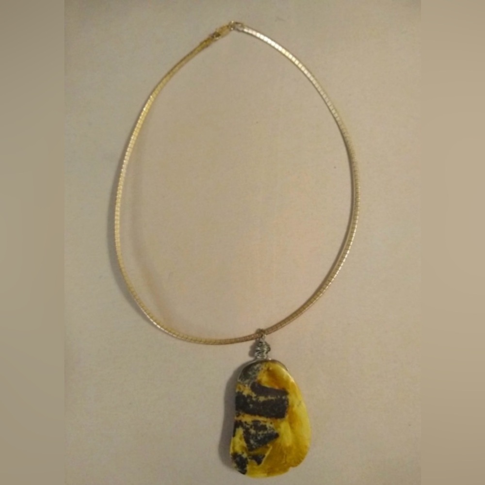 Stone pendant necklace